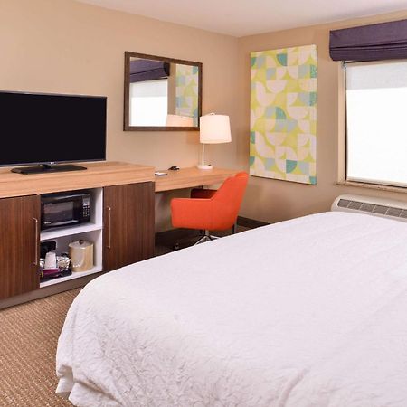 Hampton Inn Йорк Экстерьер фото