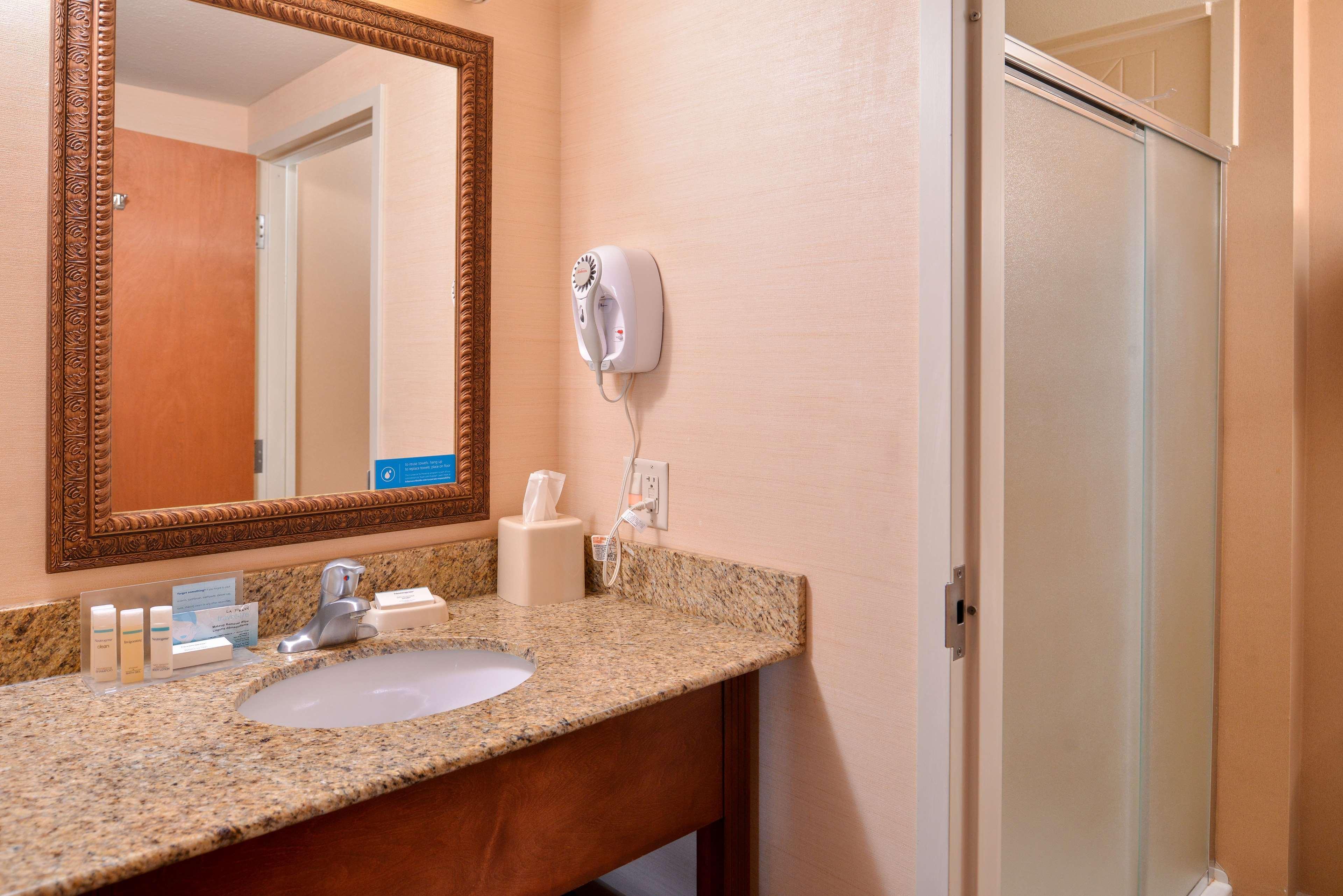 Hampton Inn Йорк Экстерьер фото