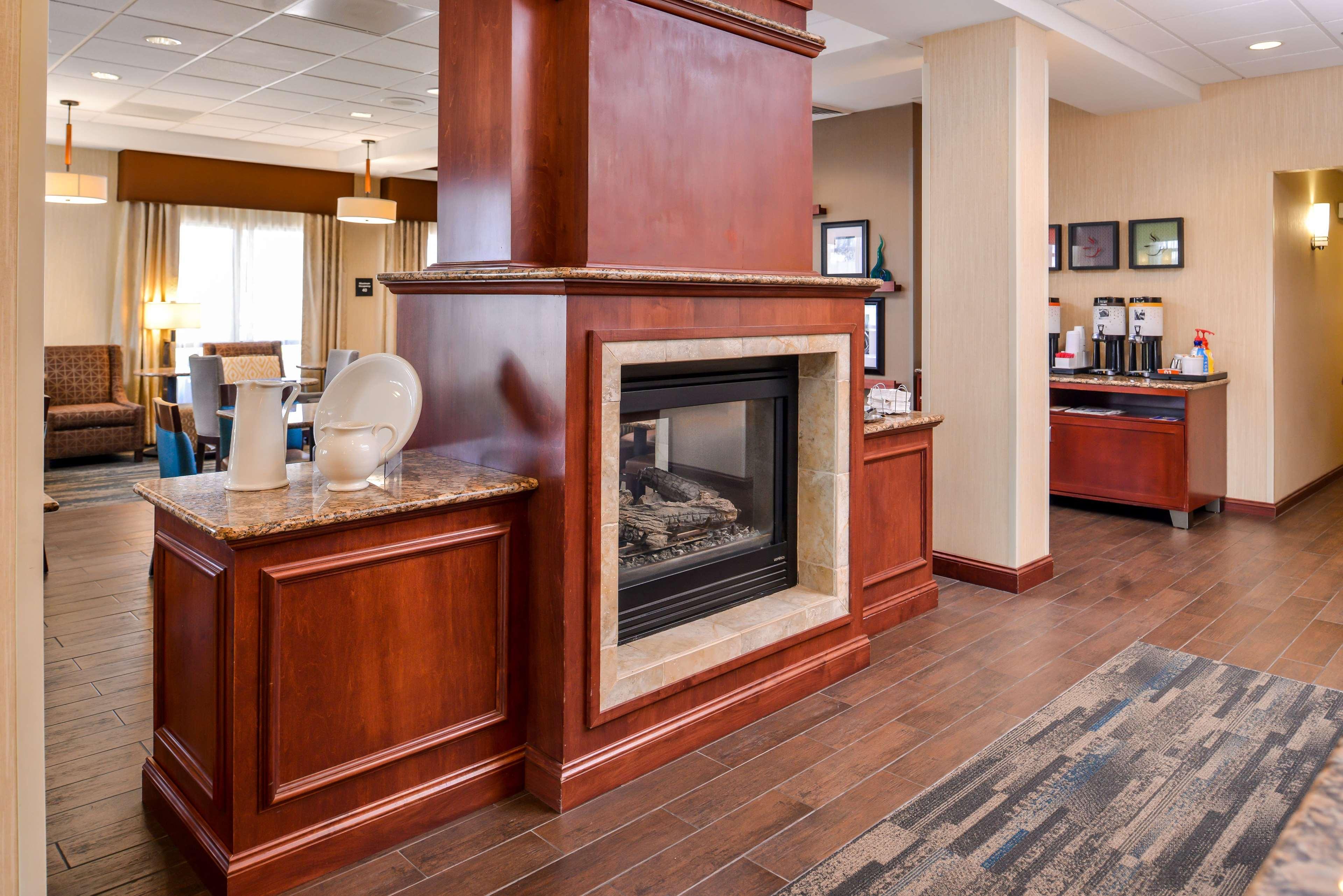 Hampton Inn Йорк Экстерьер фото