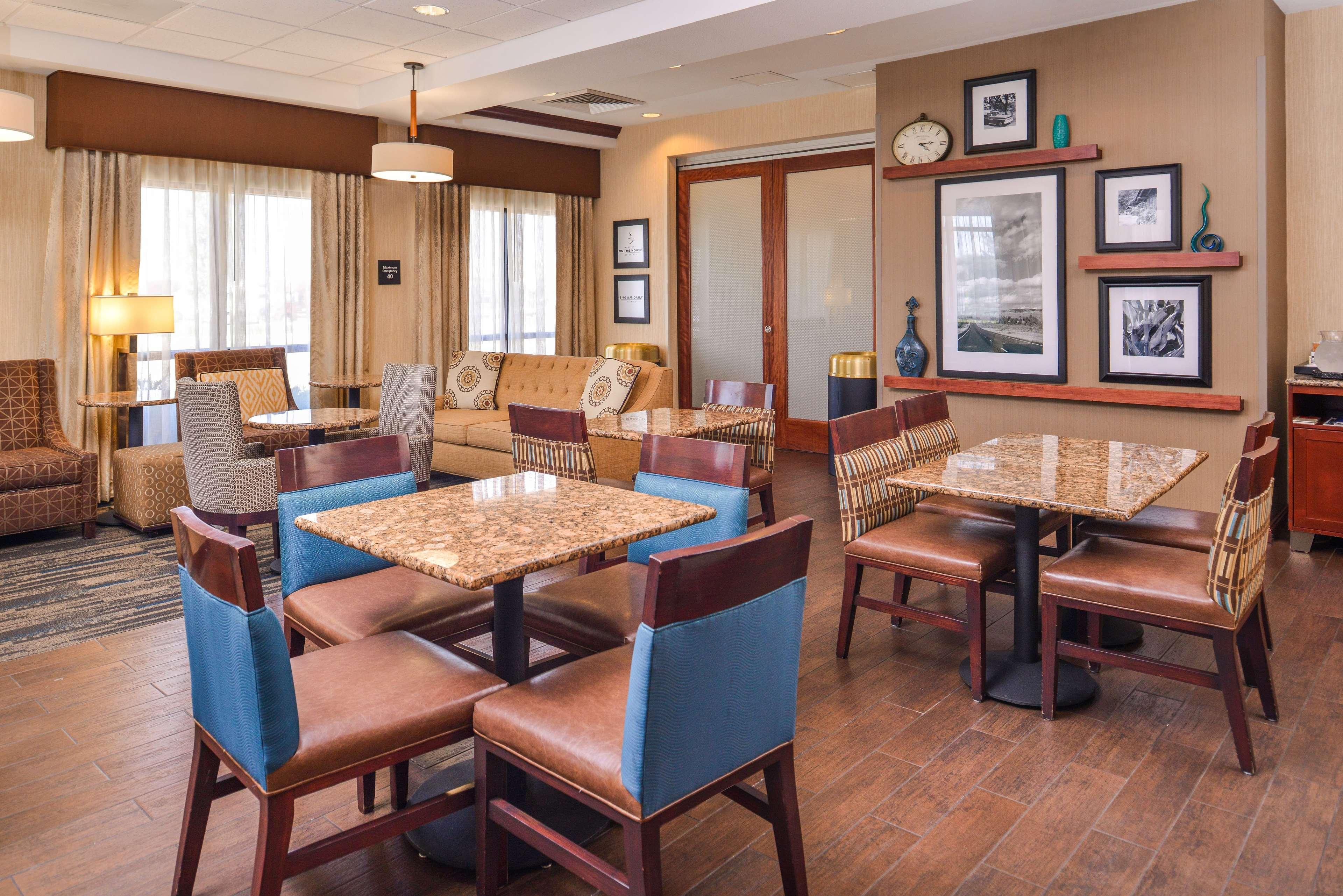 Hampton Inn Йорк Экстерьер фото