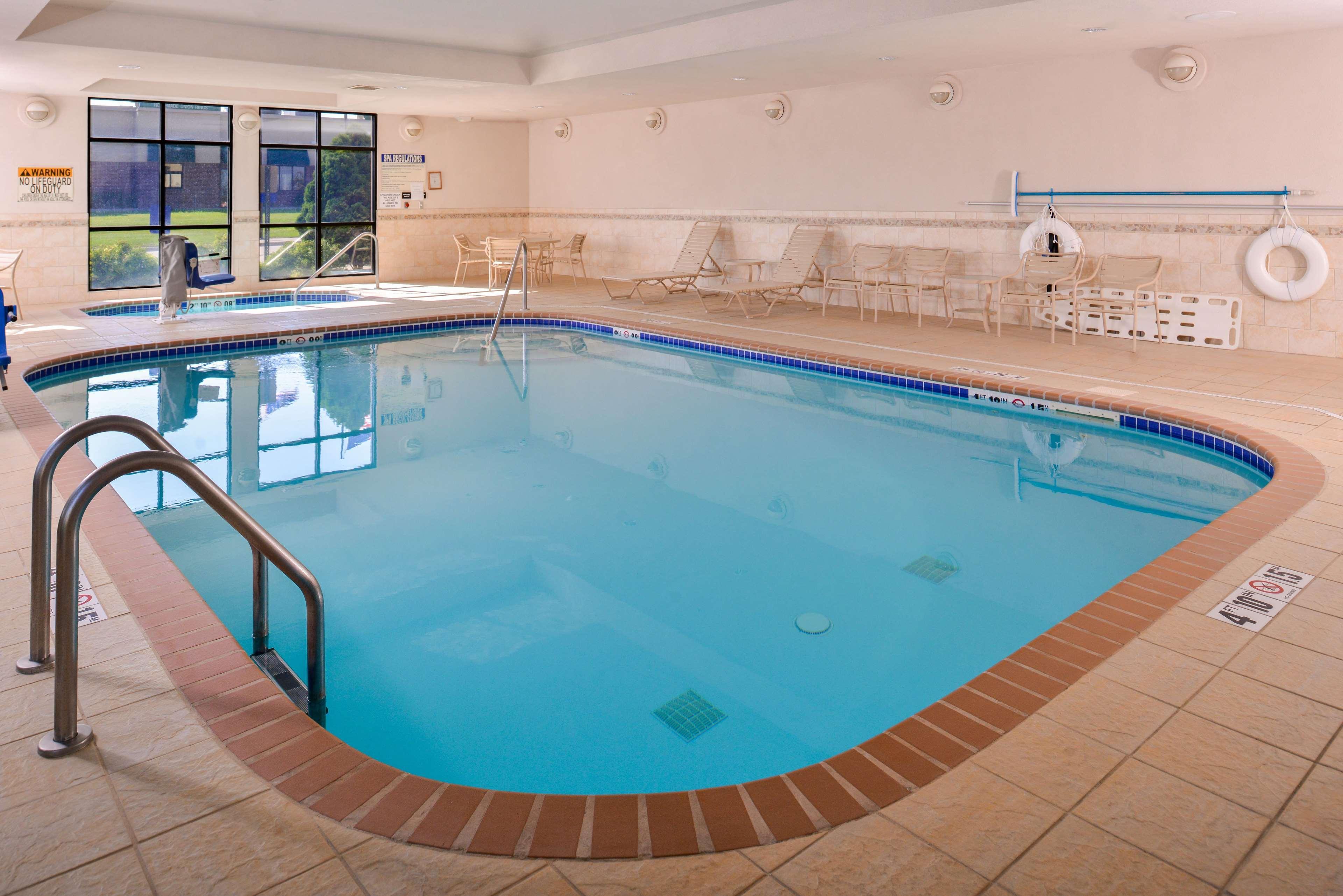 Hampton Inn Йорк Экстерьер фото