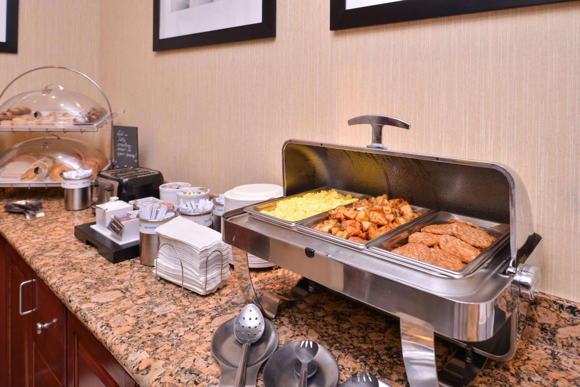 Hampton Inn Йорк Экстерьер фото