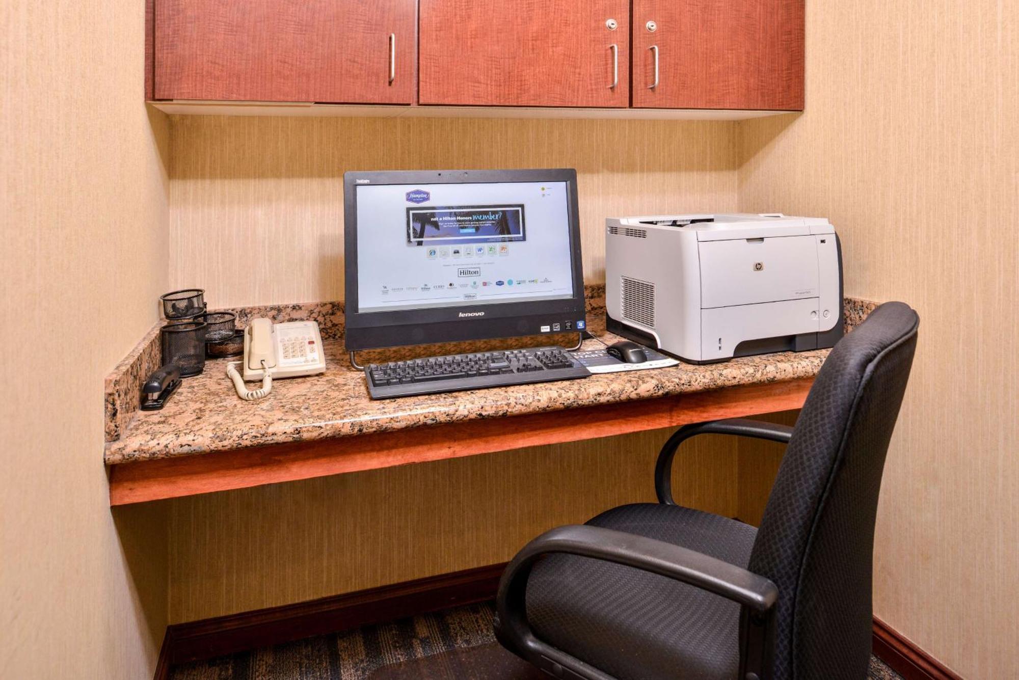 Hampton Inn Йорк Экстерьер фото